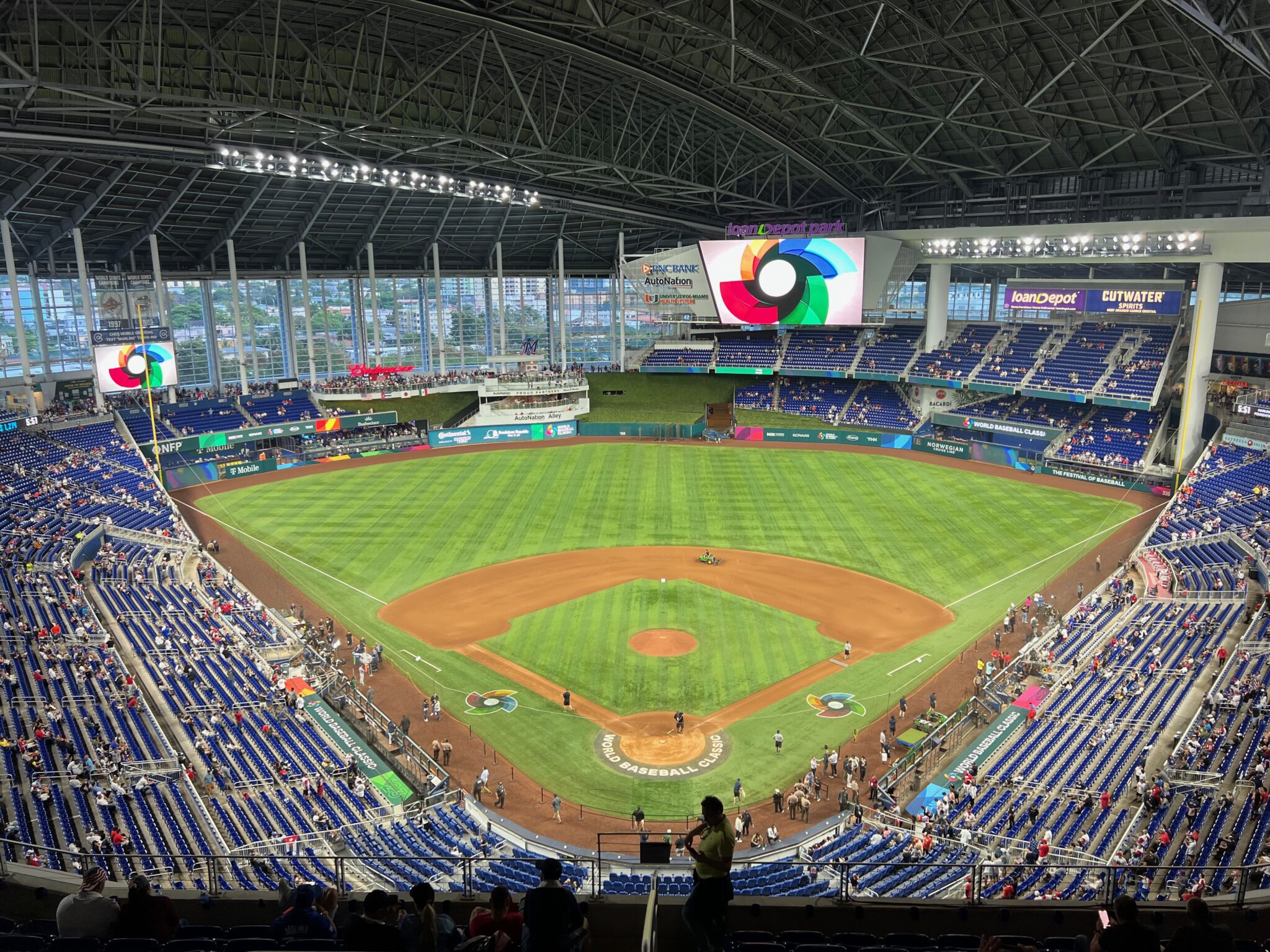 loanDepot park Review - Miami Marlins - Ballpark Ratings