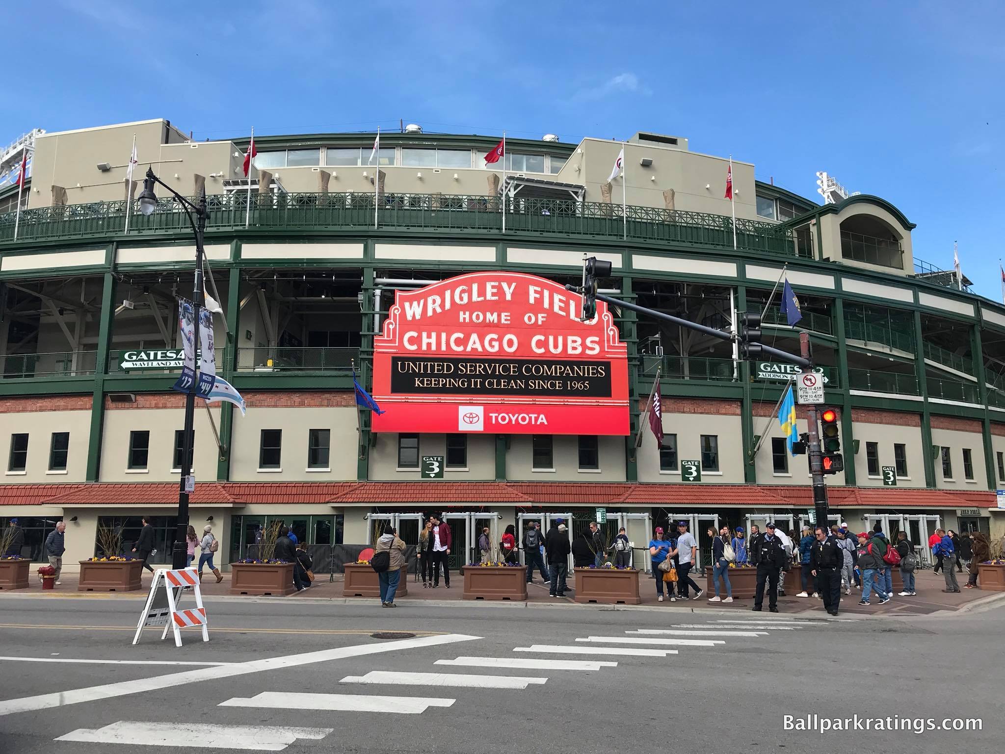 Chicago Cubs unveil Wrigley Field Jumbotron, triangle plaza