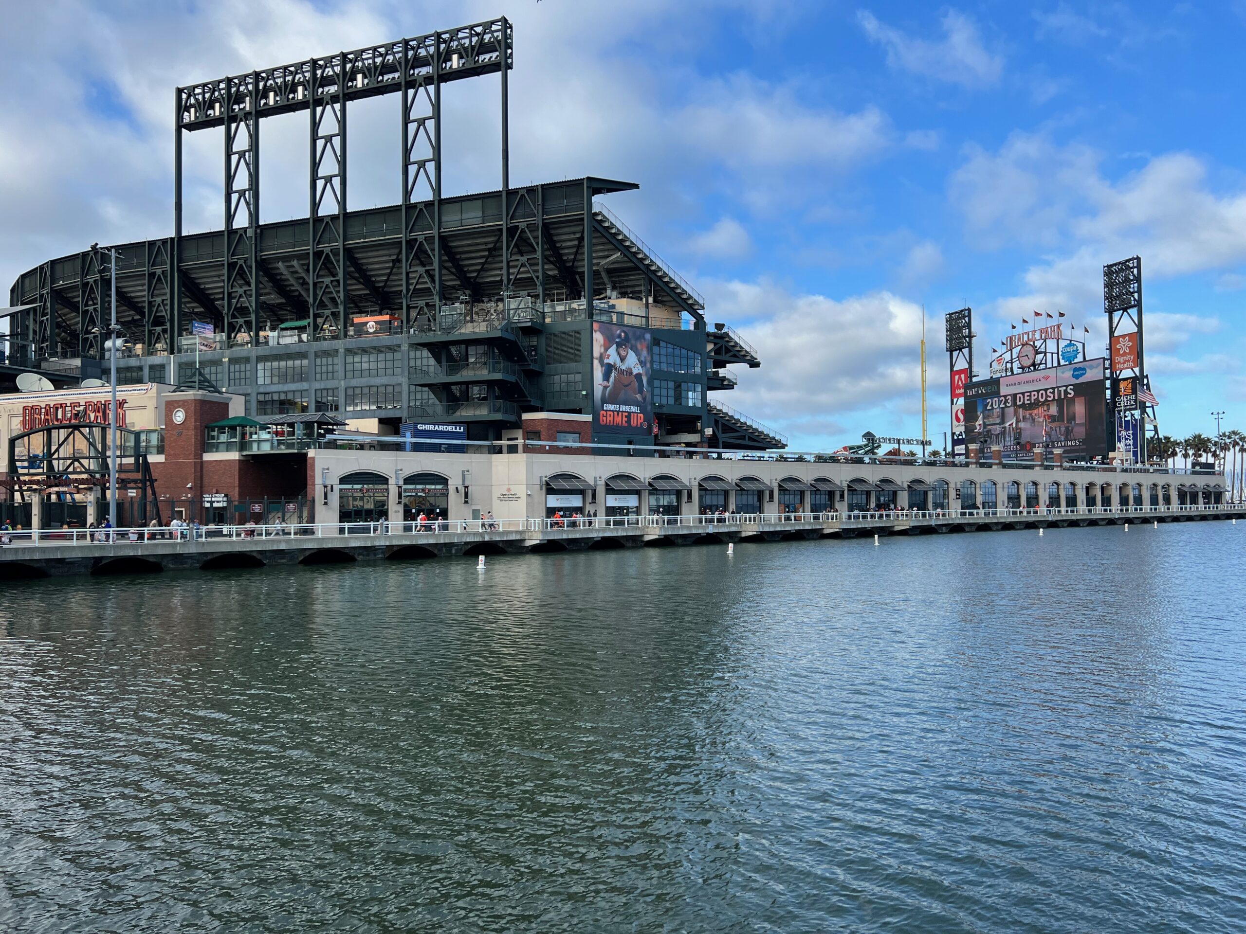 SF Giants' game vs. Padres delayed when Oracle Park lights malfunction