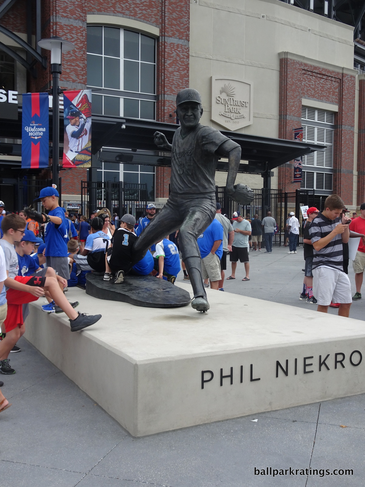 Phil Niekro statue SunTrust Park