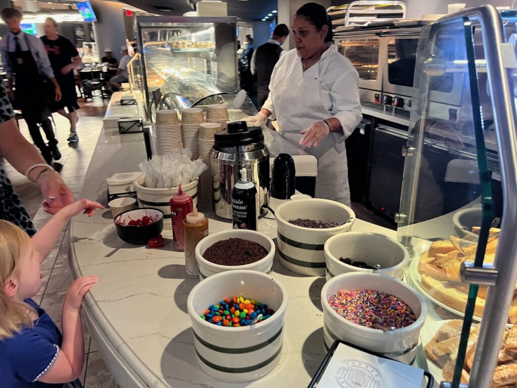 Yankee Stadium Legends Suite food desserts